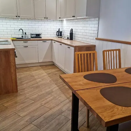 アパート Tu I Teraz ウストカ