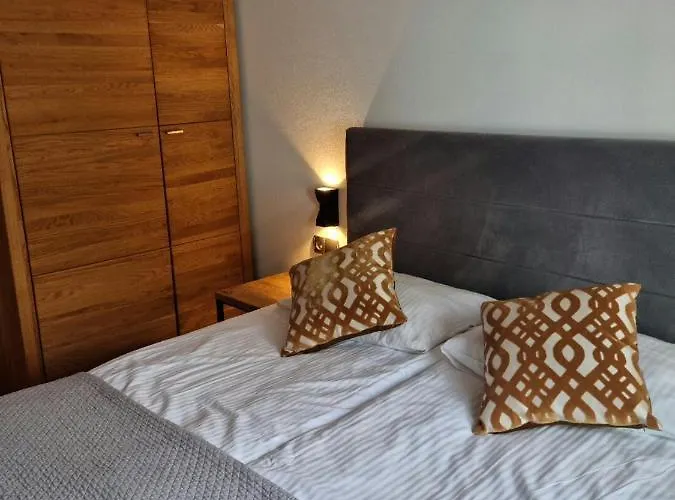 Tu I Teraz Устка